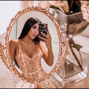 Ref: Body gold Chantilly